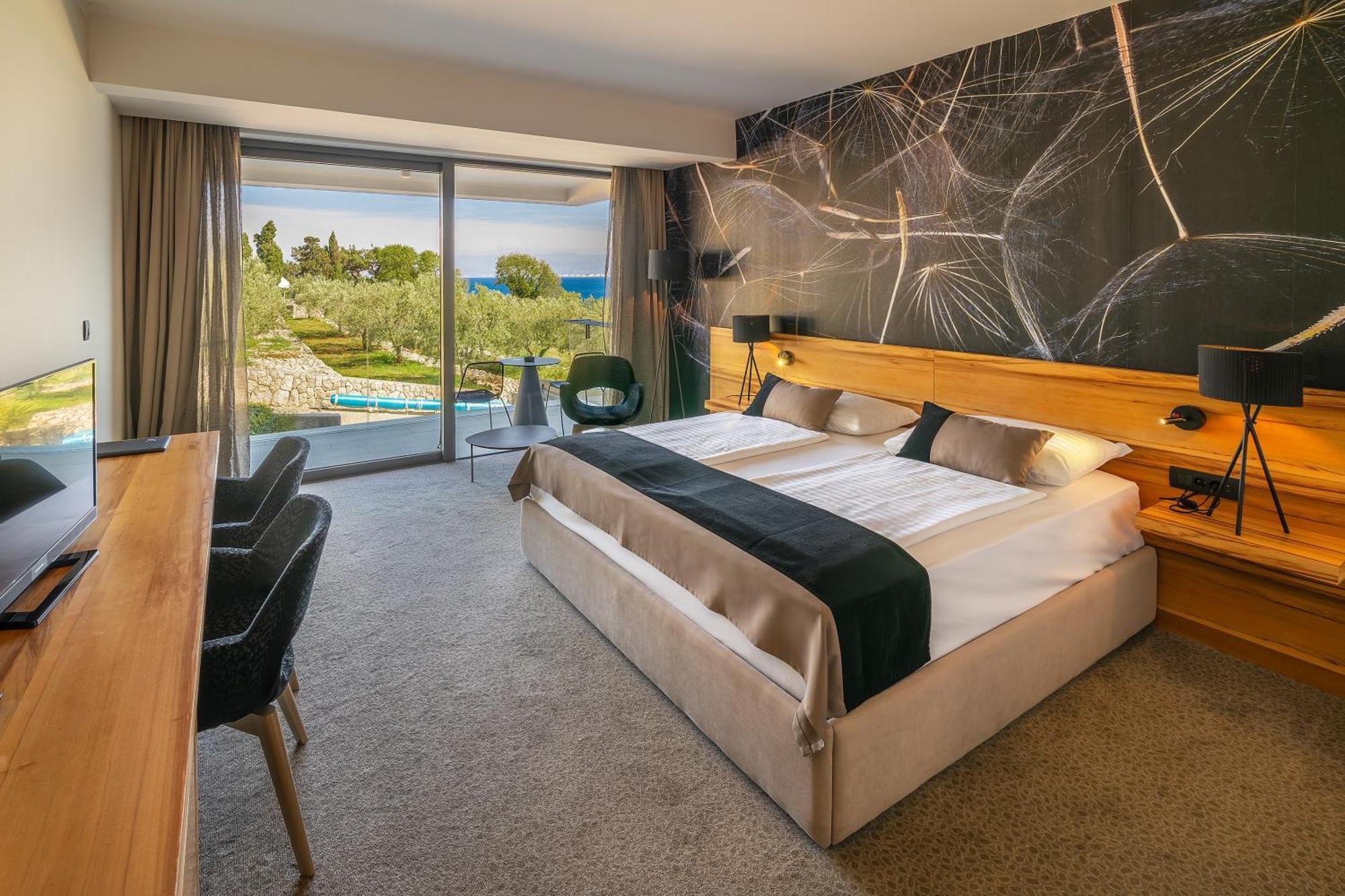 Superior Double Room Balcony Partial Sea View