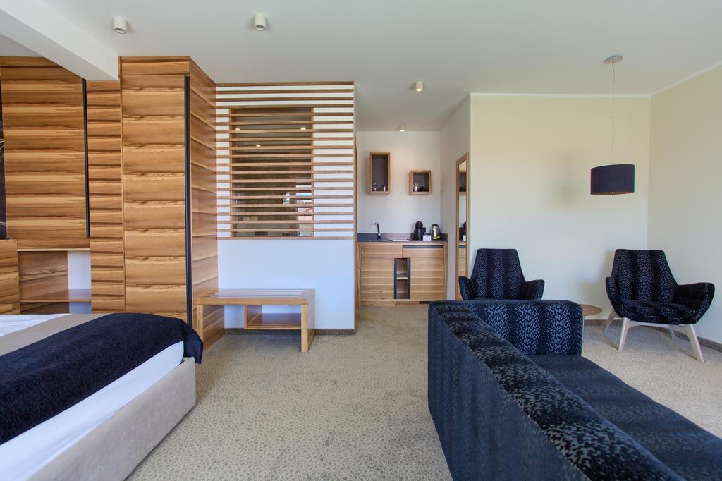 Junior Suite Balcony partial Sea View